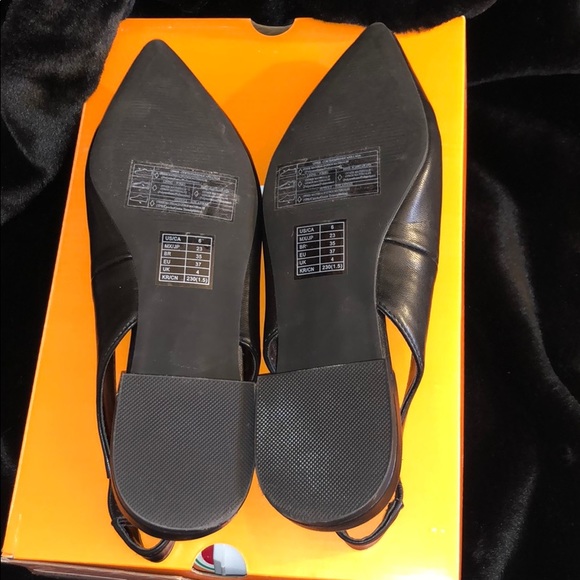 Black pointed toe flats! Perfect condition 🤩 - Picture 2 of 3